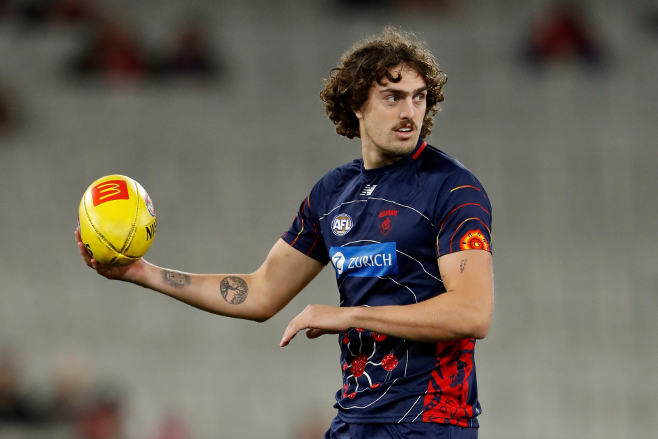 Luke Jackson showing off his missing tooth : r/AFL