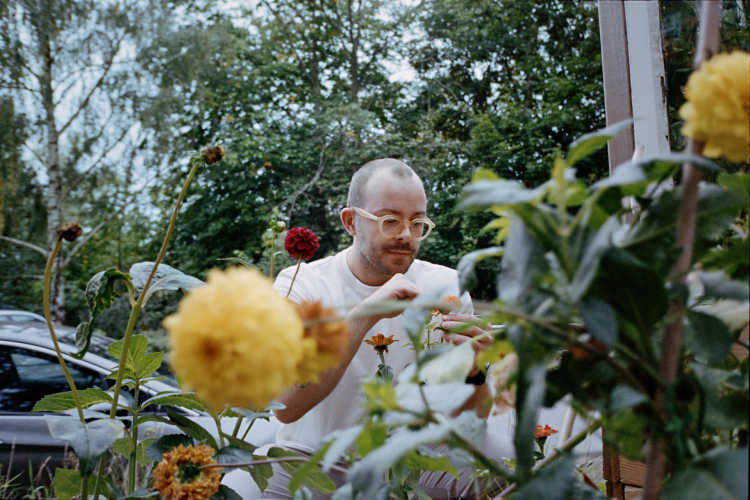 Erik Bohnsack, Software engineer at Einride, gardening flowers