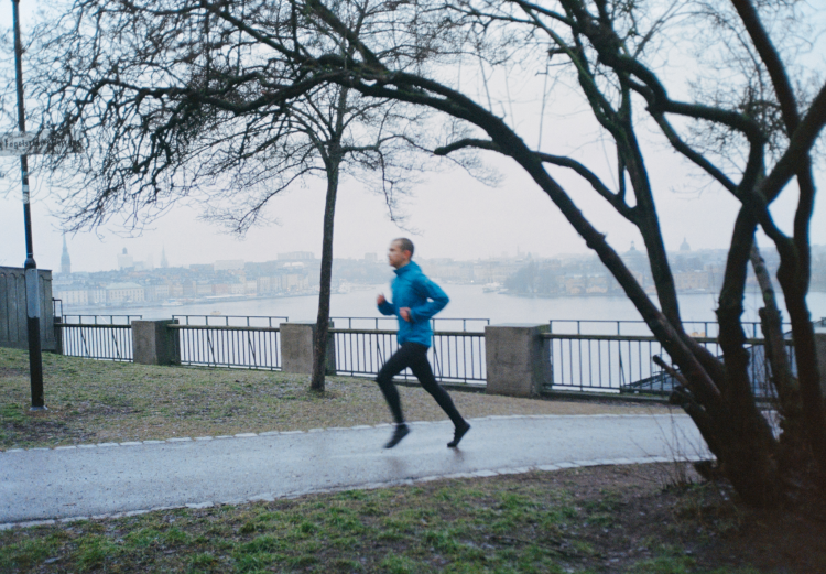 Philip Hassel running in a park in Stockholm