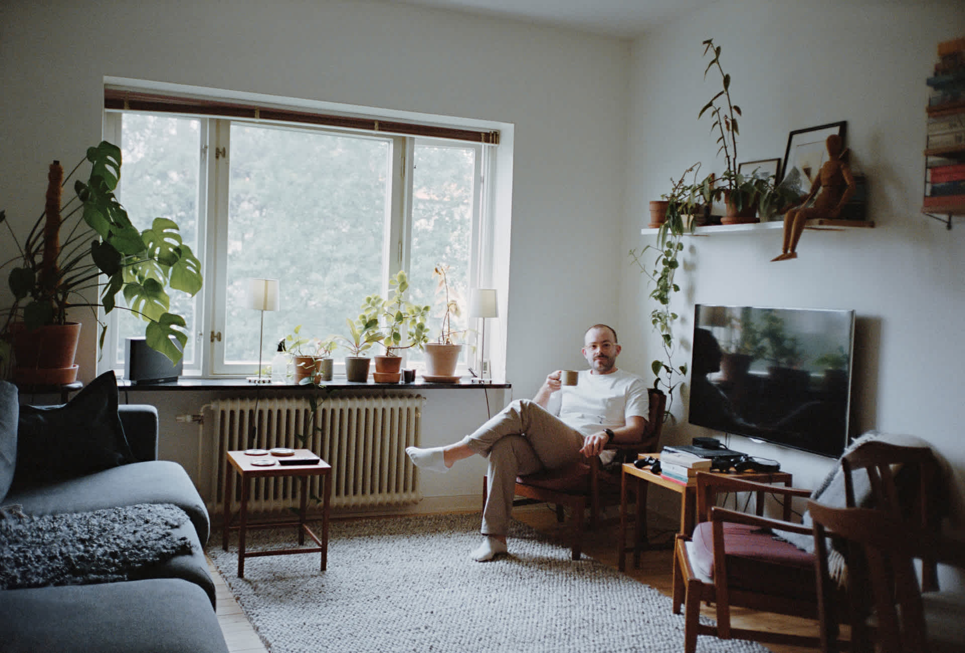Erik Bohnsack drinking coffee in his living room