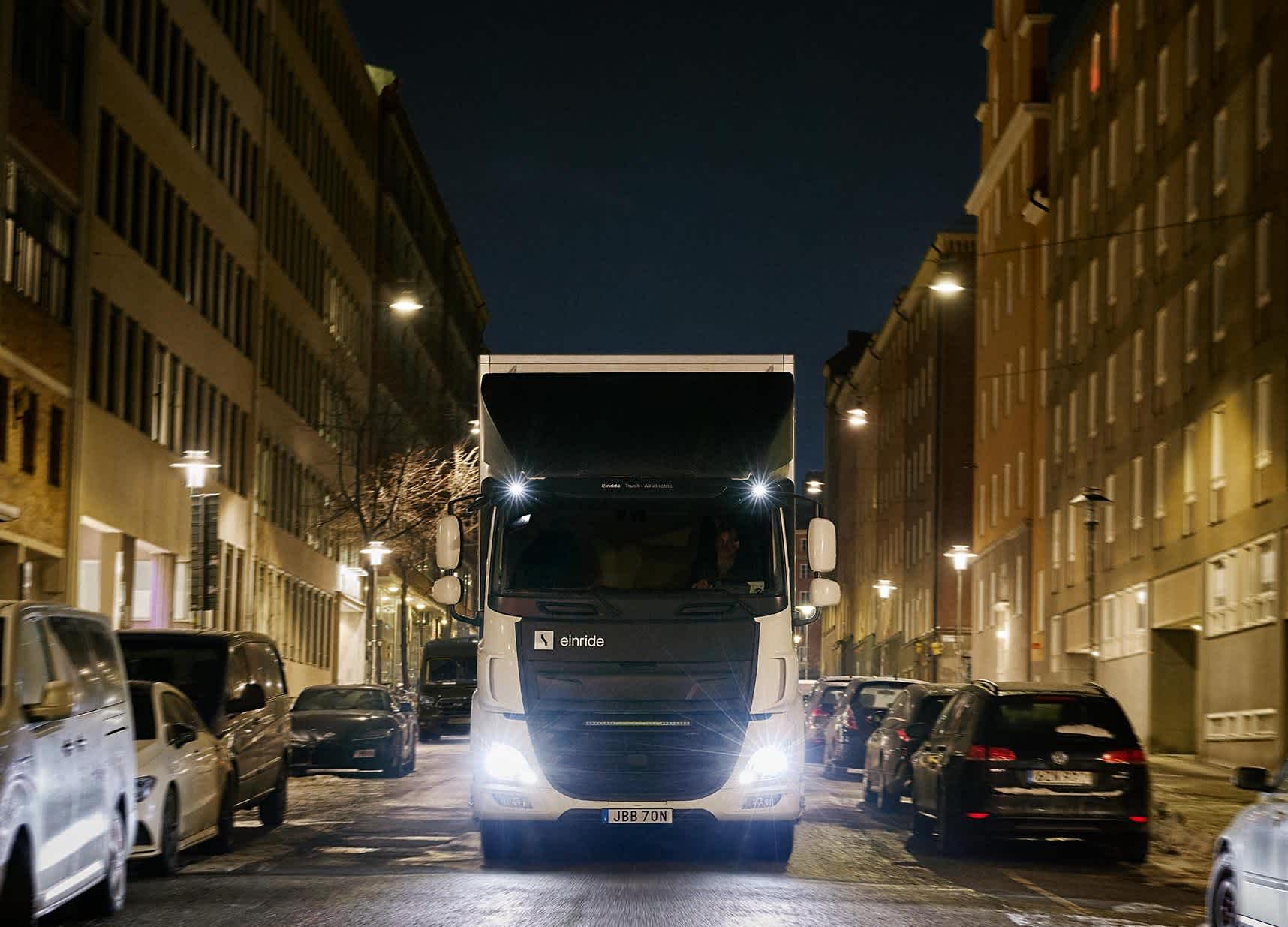 Einride truck in city at night