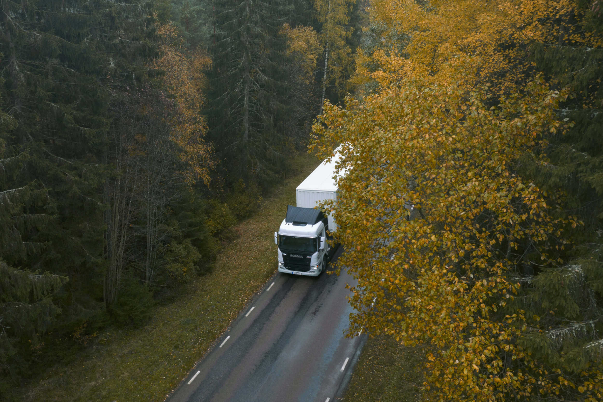The Einride electric truck front in a fall forest