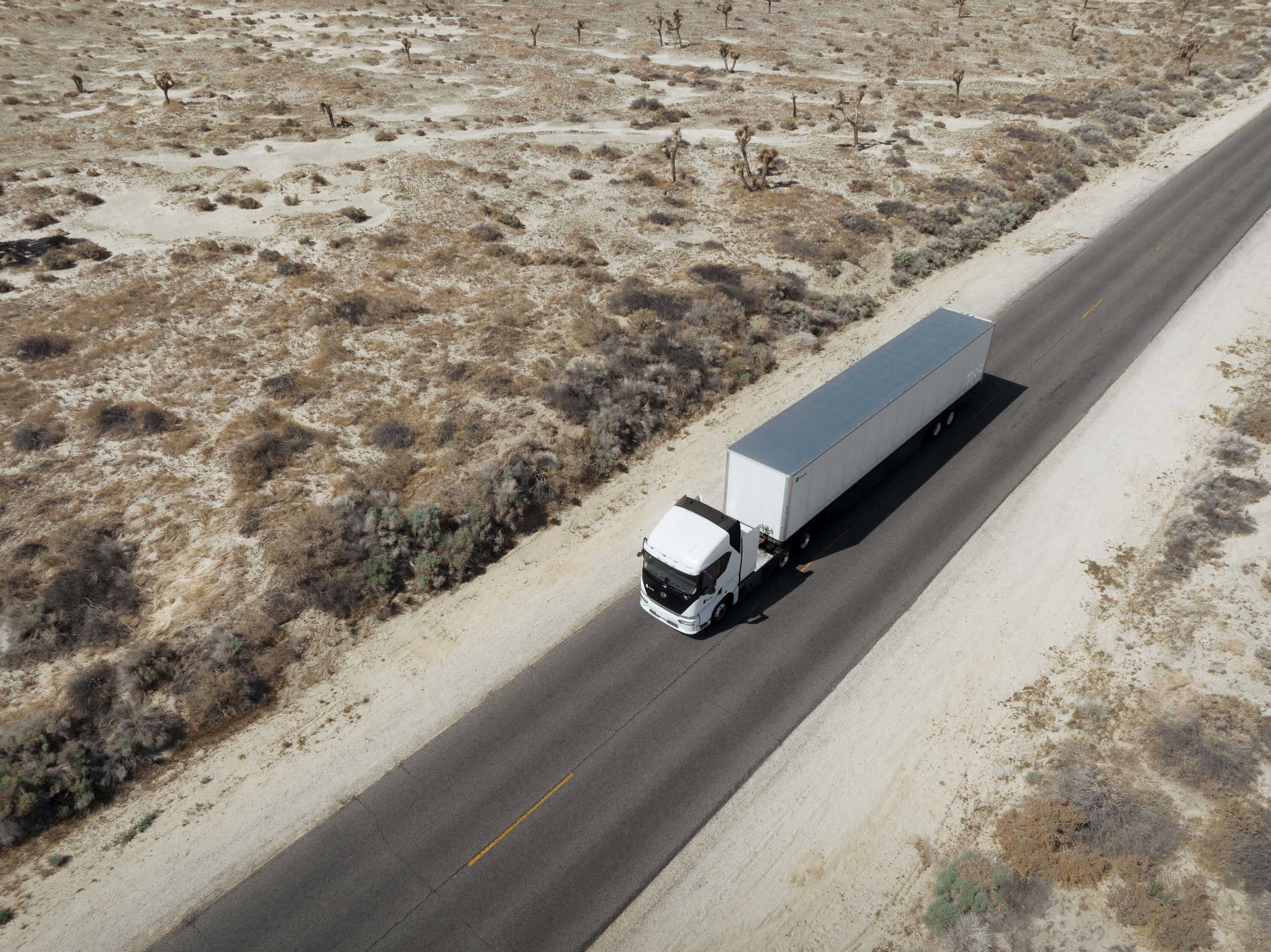 Einride Trailer on a desert road in the US