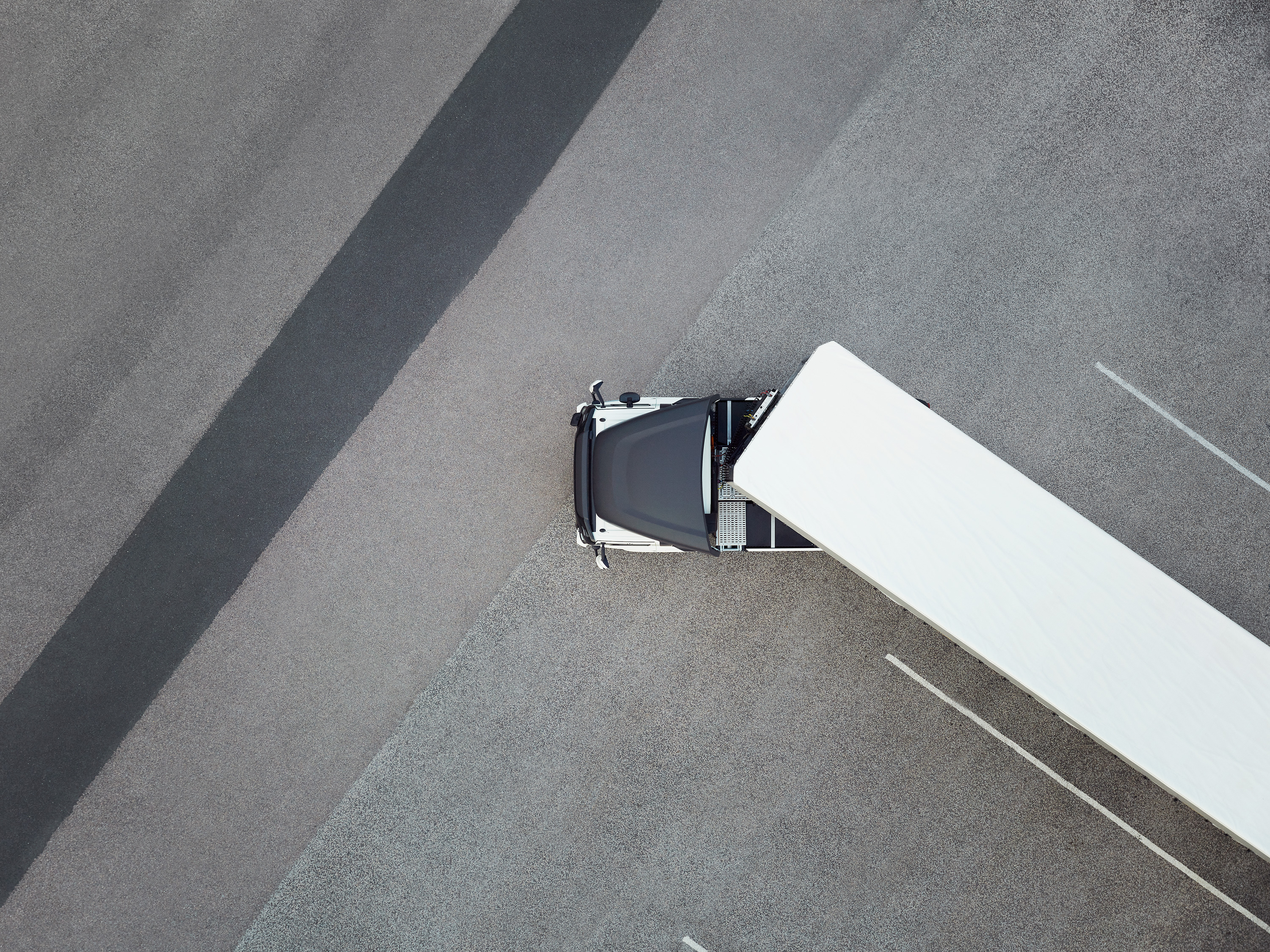 Einride e-truck seen from above in an industrial area.