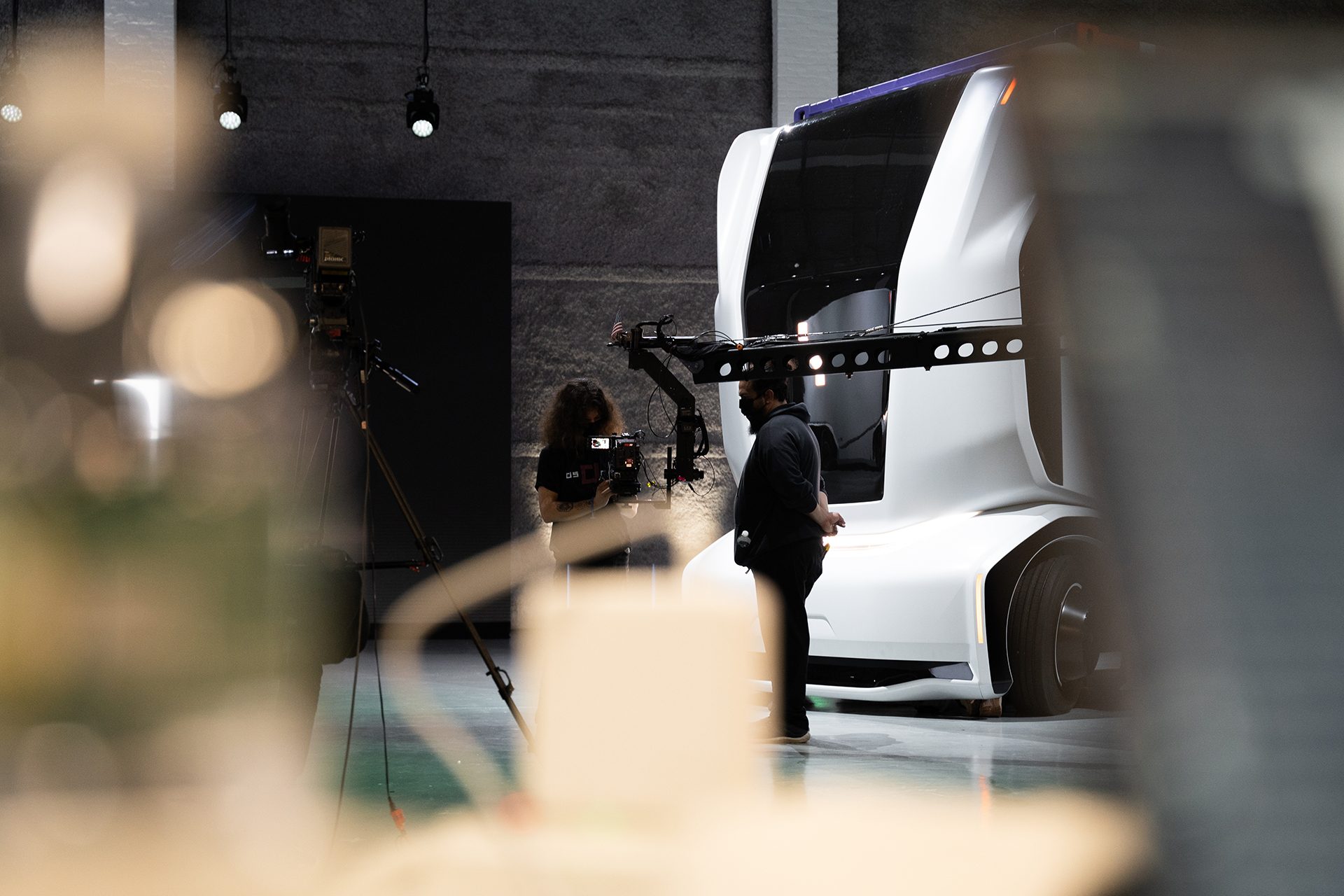 Behind the scenes with Einride's autonomous vehicle in the background