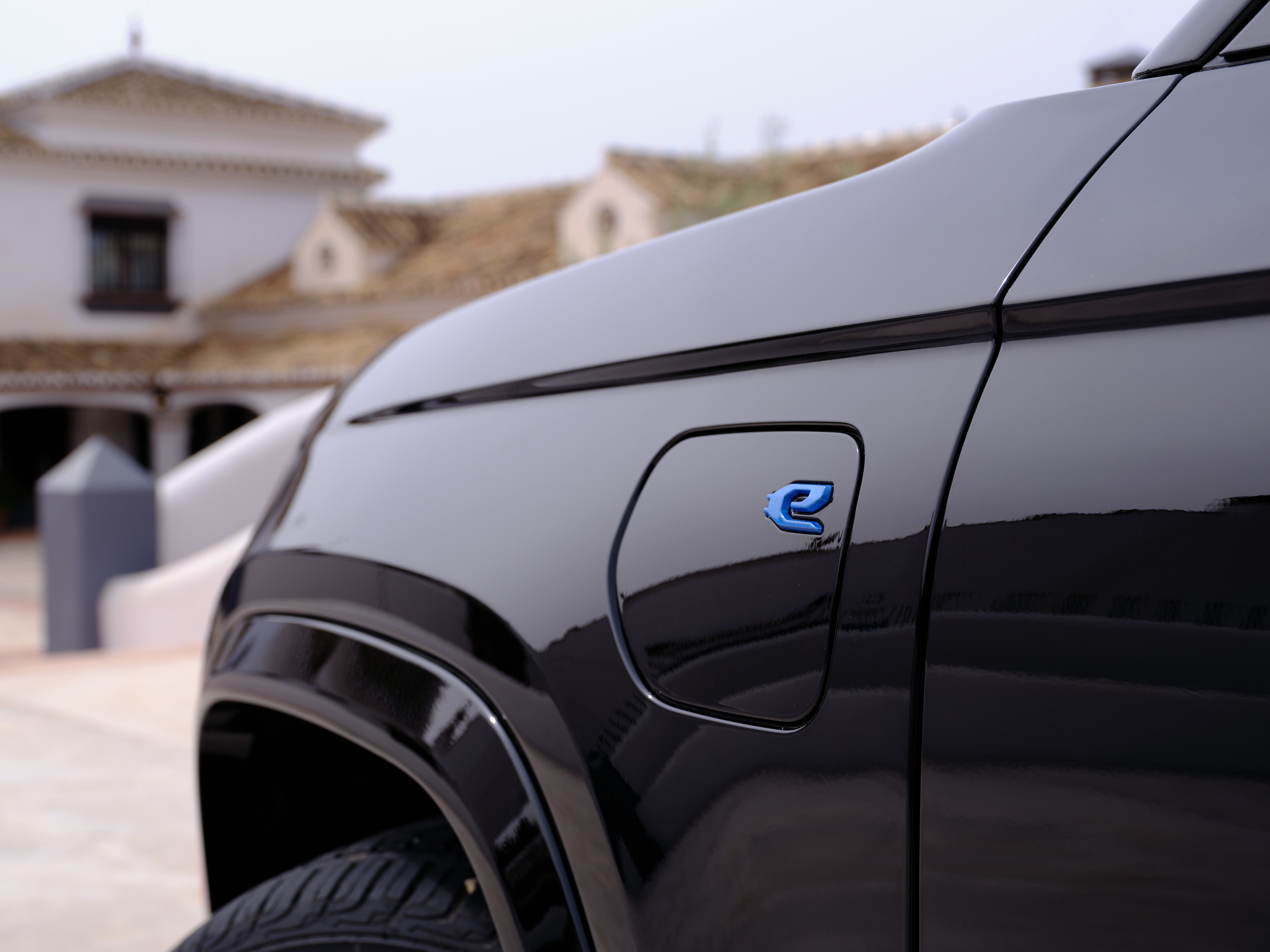 Dit merk roept 113.000 PHEV's terug om een wel heel bizarre reden