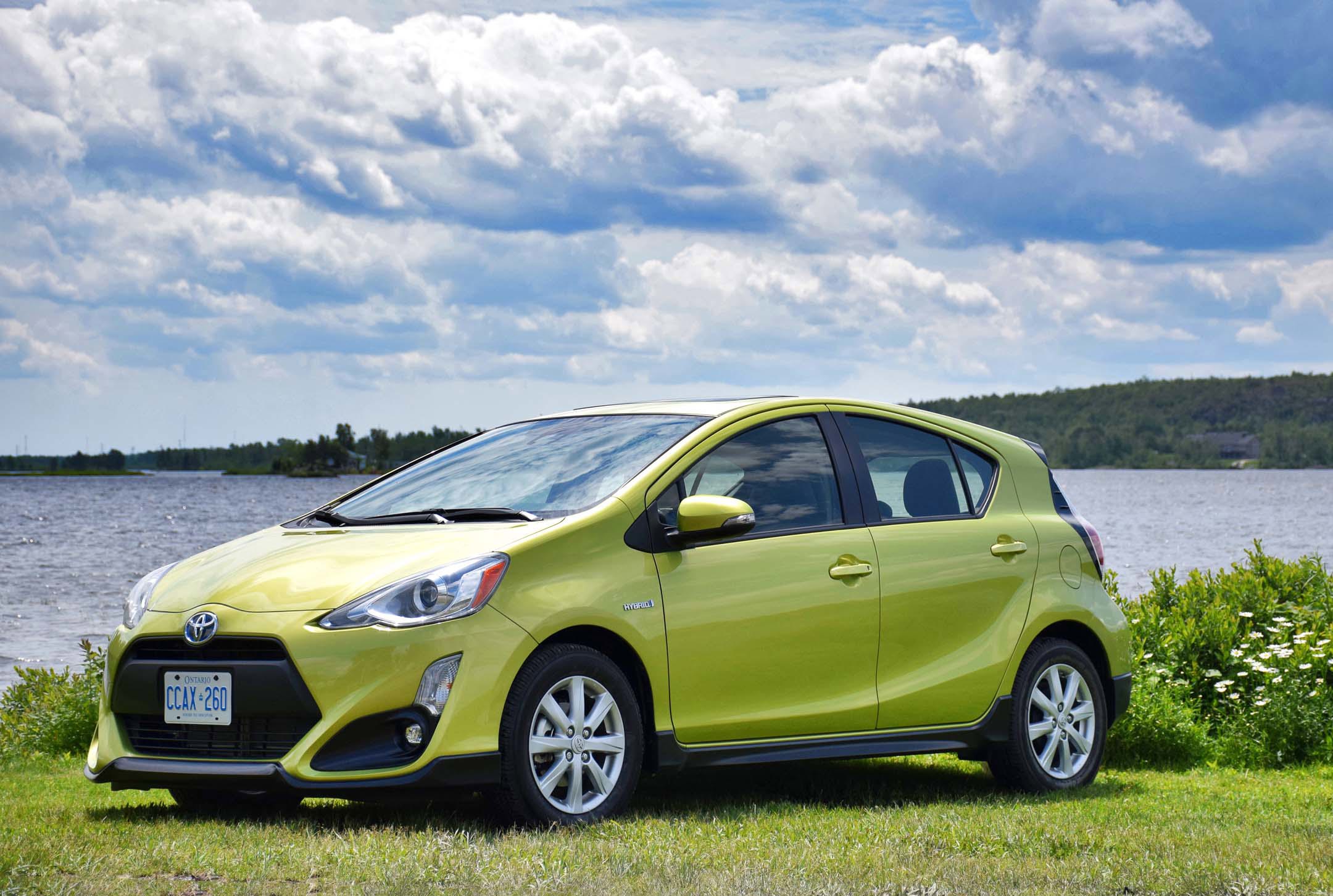 2017 Toyota Prius c Test Drive Review - AutoTrader.ca