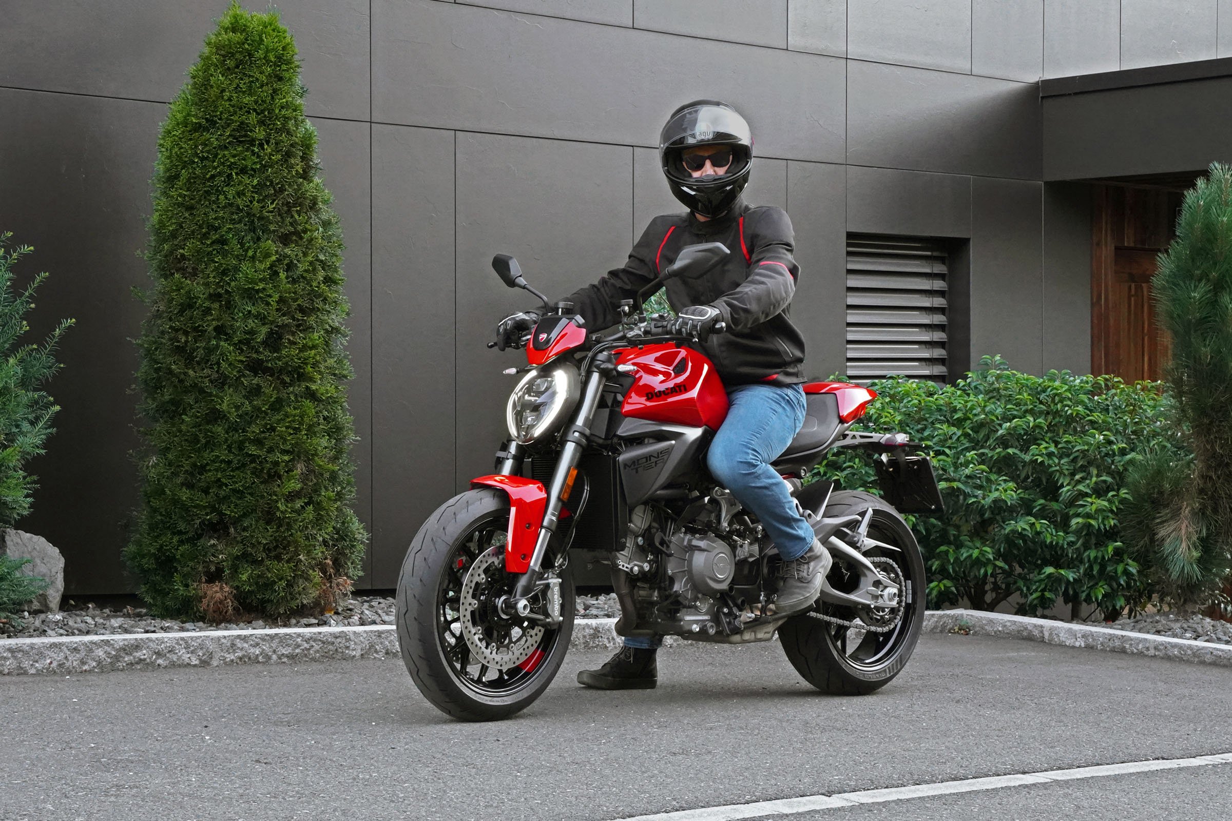 1 titelbild ducati-monster-2026-ah-seitlich
