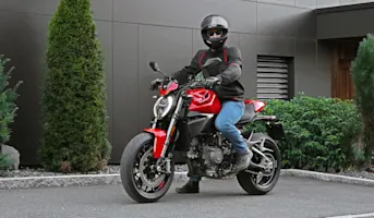 1 titelbild ducati-monster-2026-ah-seitlich