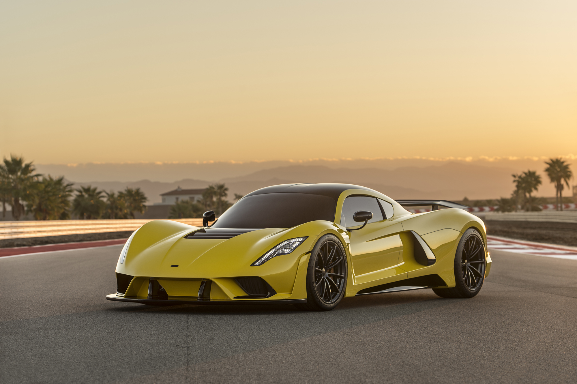 スペード Hennessey Special Vehicles Reveals 1,600 hp Venom F5 - AutoTrader.ca