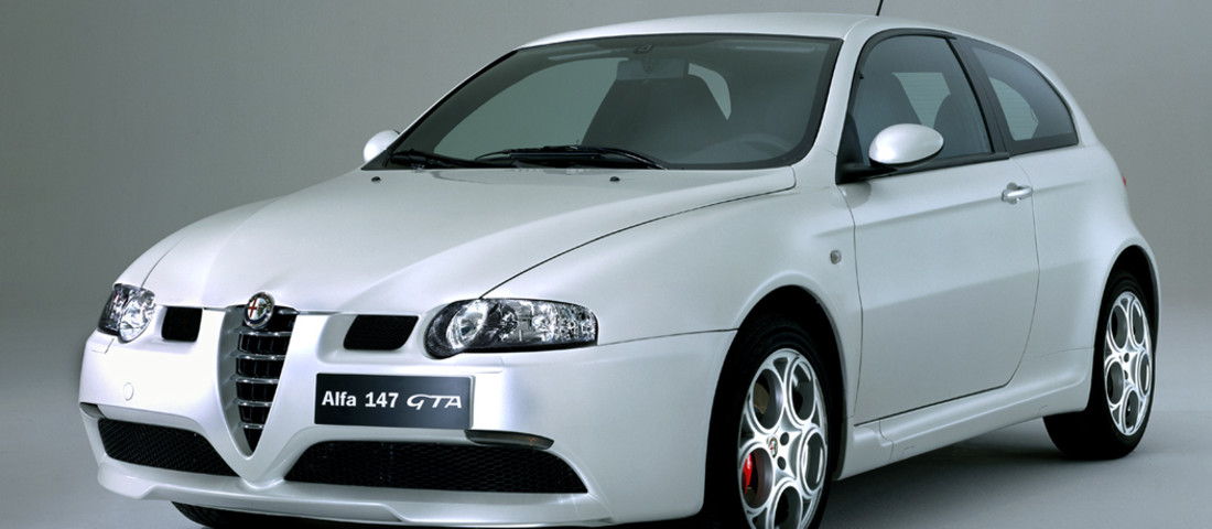 Alfa Romeo 147: dimensioni, interni, motori, prezzi e concorrenti