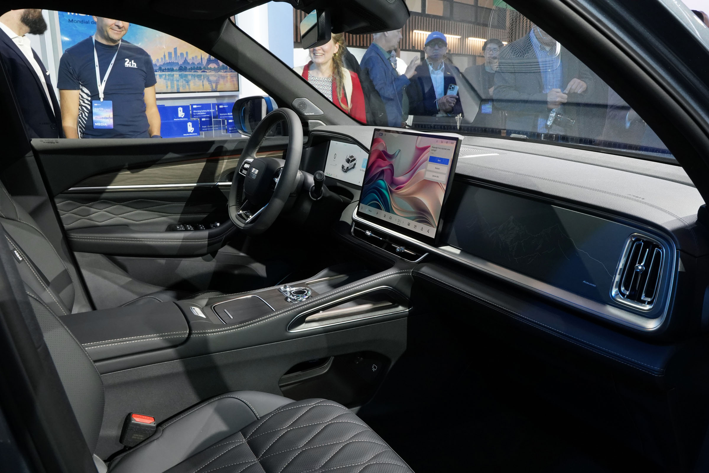 Pariser Autosalon 2026 - Geely Monjaro EM-i Cockpit