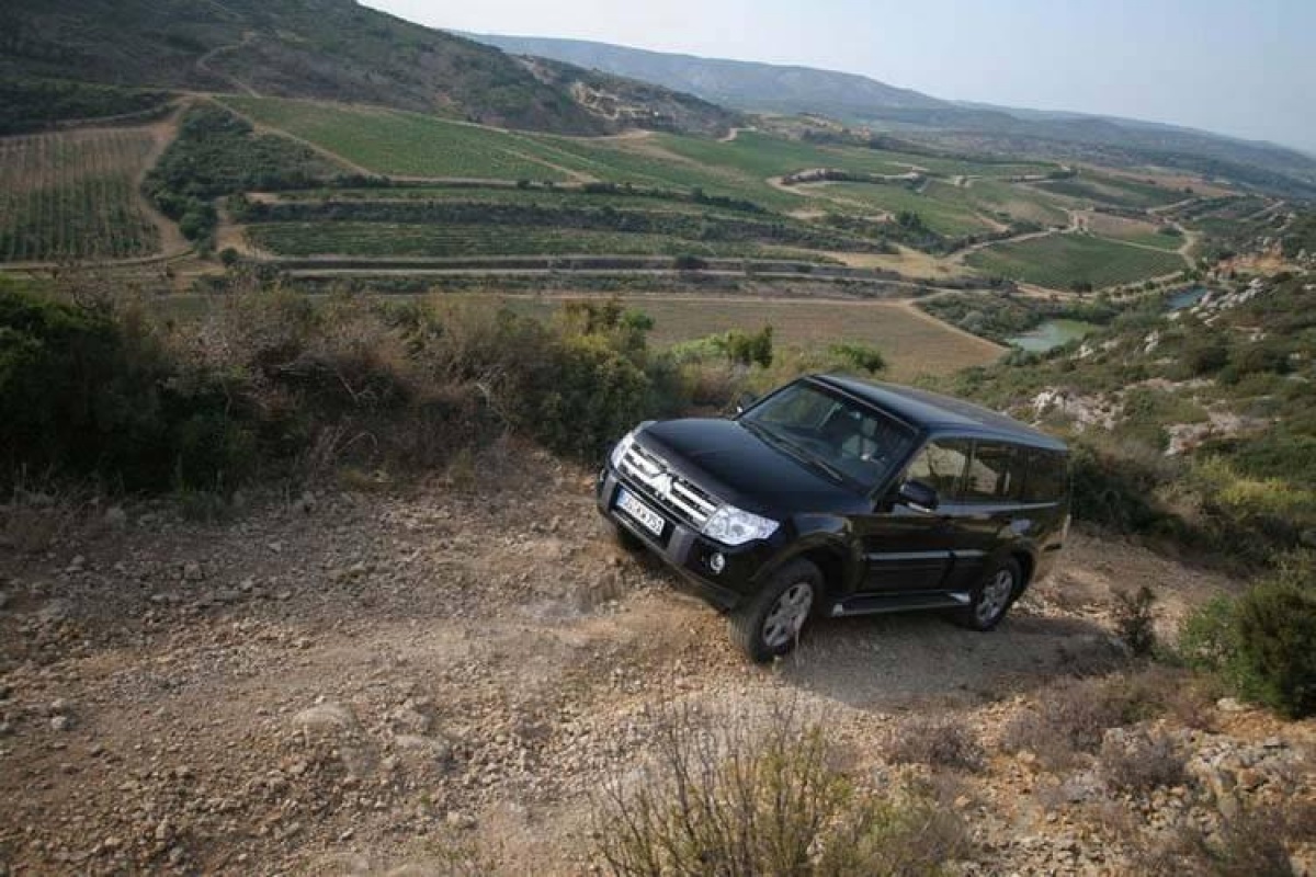 Voiture électrique pour enfants sous licence MITSUBISHI PAJERO à vendre