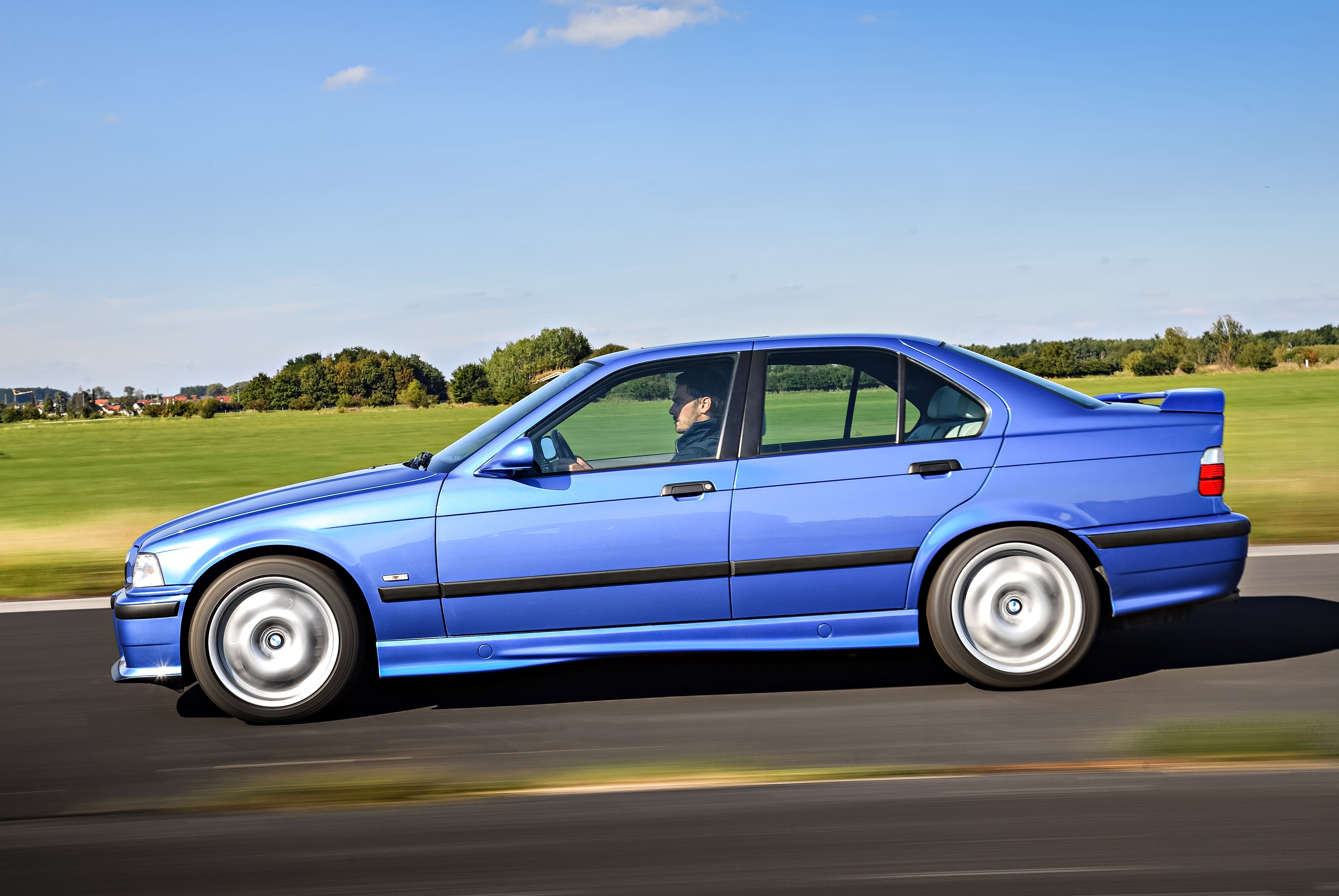 BMW Serie (E36): afmetingen, interieurs, motoren, prijzen en concurrenten - AutoScout24
