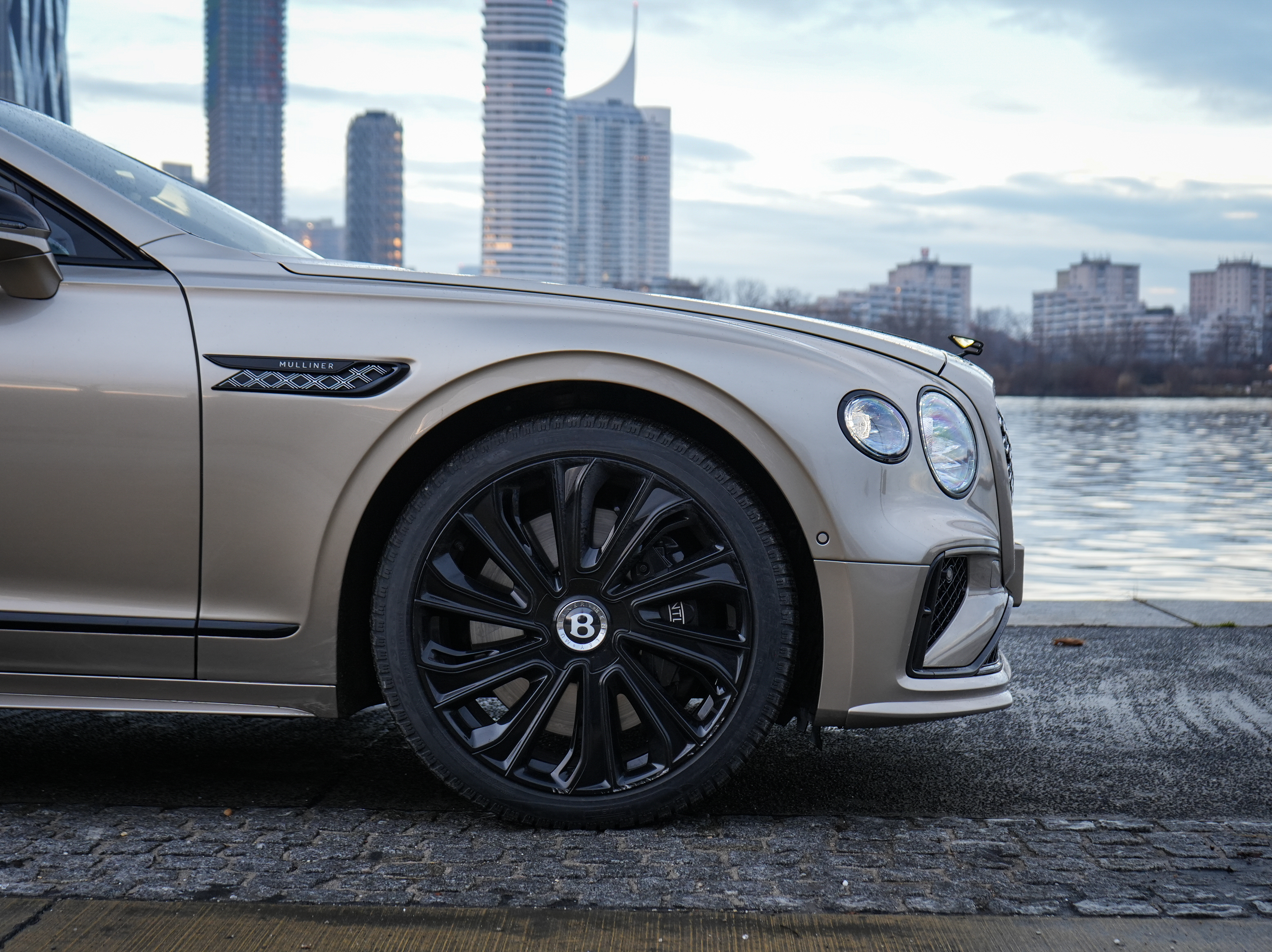 Bentley Flying Spur_Front-detail