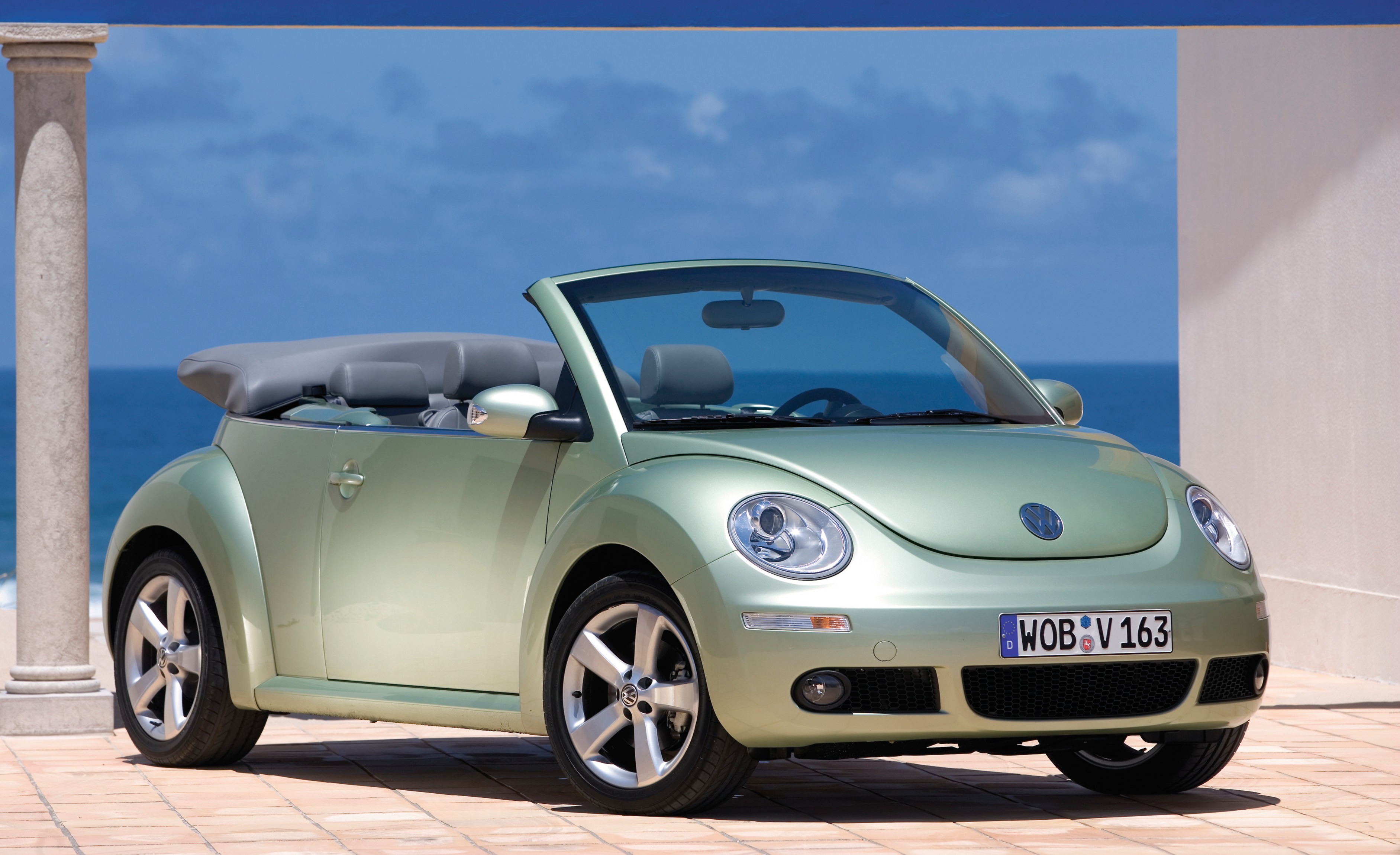 Geestig Chemicus kruis Volkswagen New Beetle: afmetingen, interieurs, motoren, prijzen en  concurrenten - AutoScout24