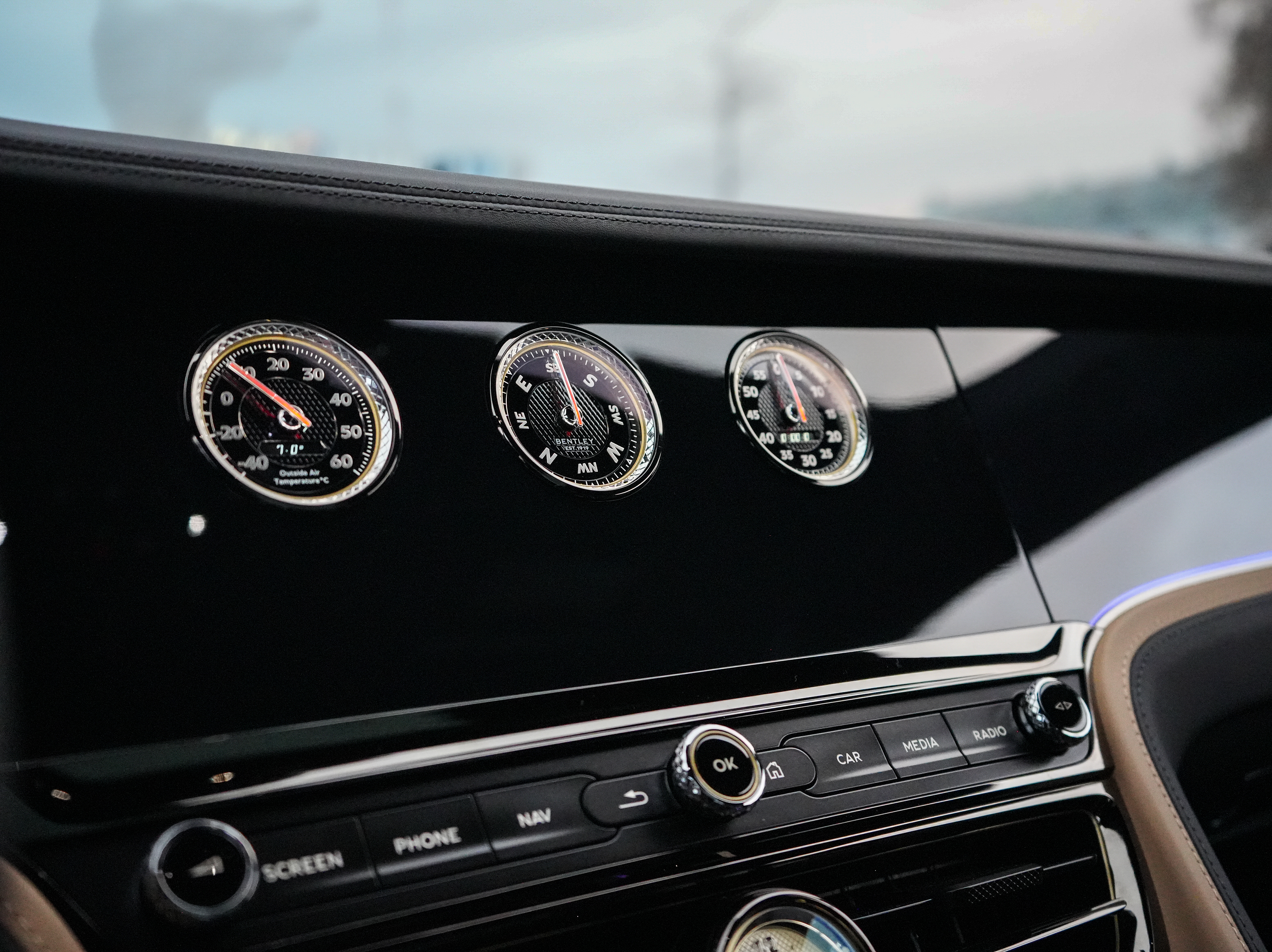 Bentley_Detail_Armaturenbrett