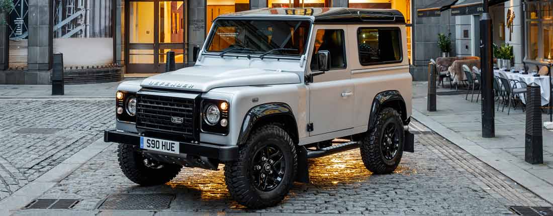 Laatste Contractie Convergeren Land Rover Defender: afmetingen, interieurs, motoren, prijzen en  concurrenten - Autoscout24