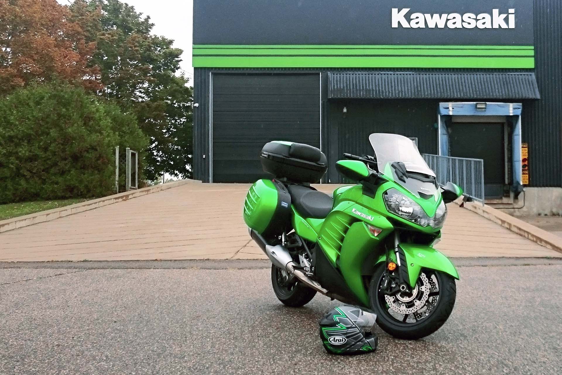キャビテーション CATALYST KAWASAKI ZX14 06'+ LOWERED TANK TOP – iOneMoto