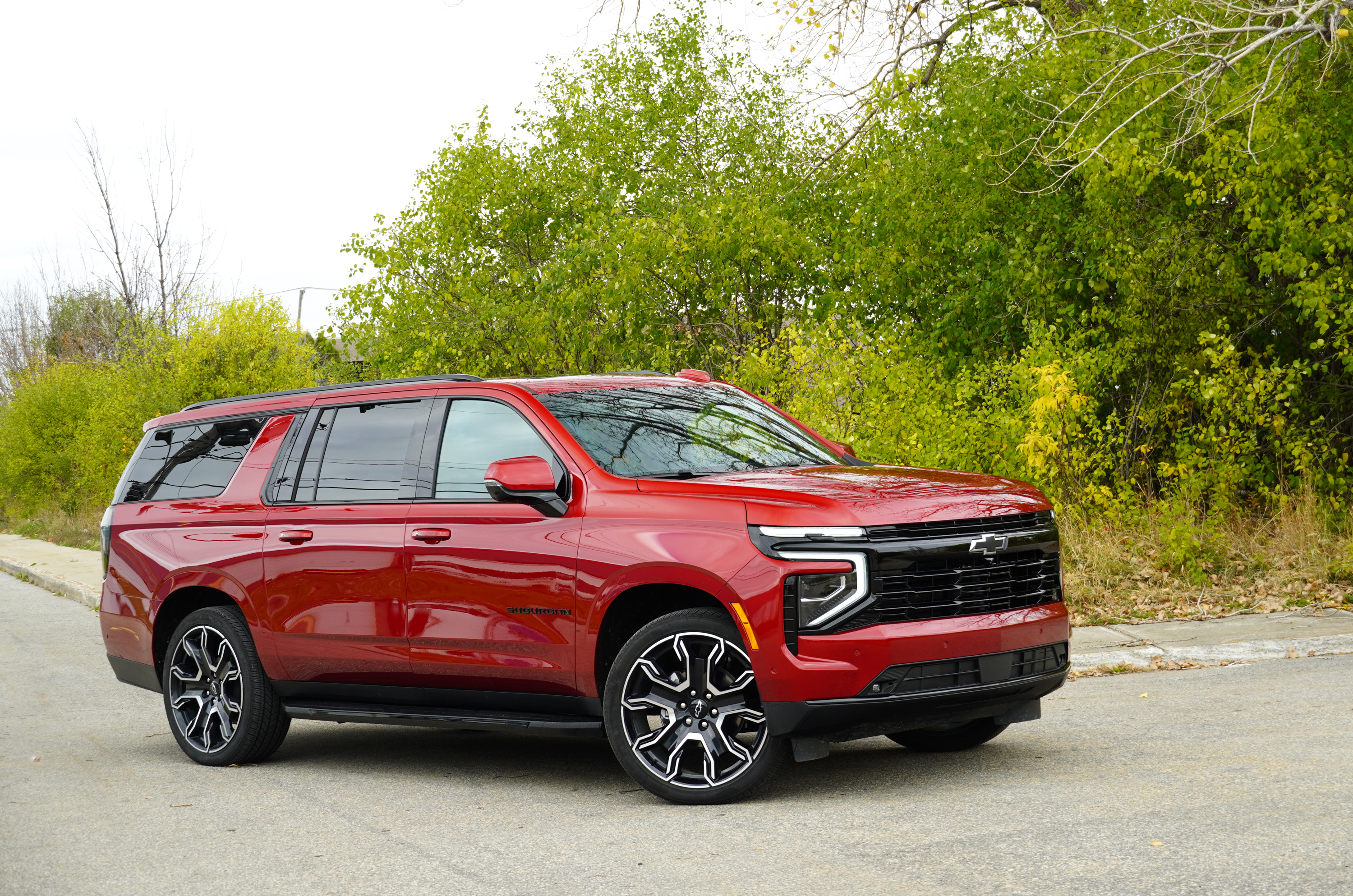 2026-best-full-size-suv-chevrolet-suburban-tahoe-autotrader-ca