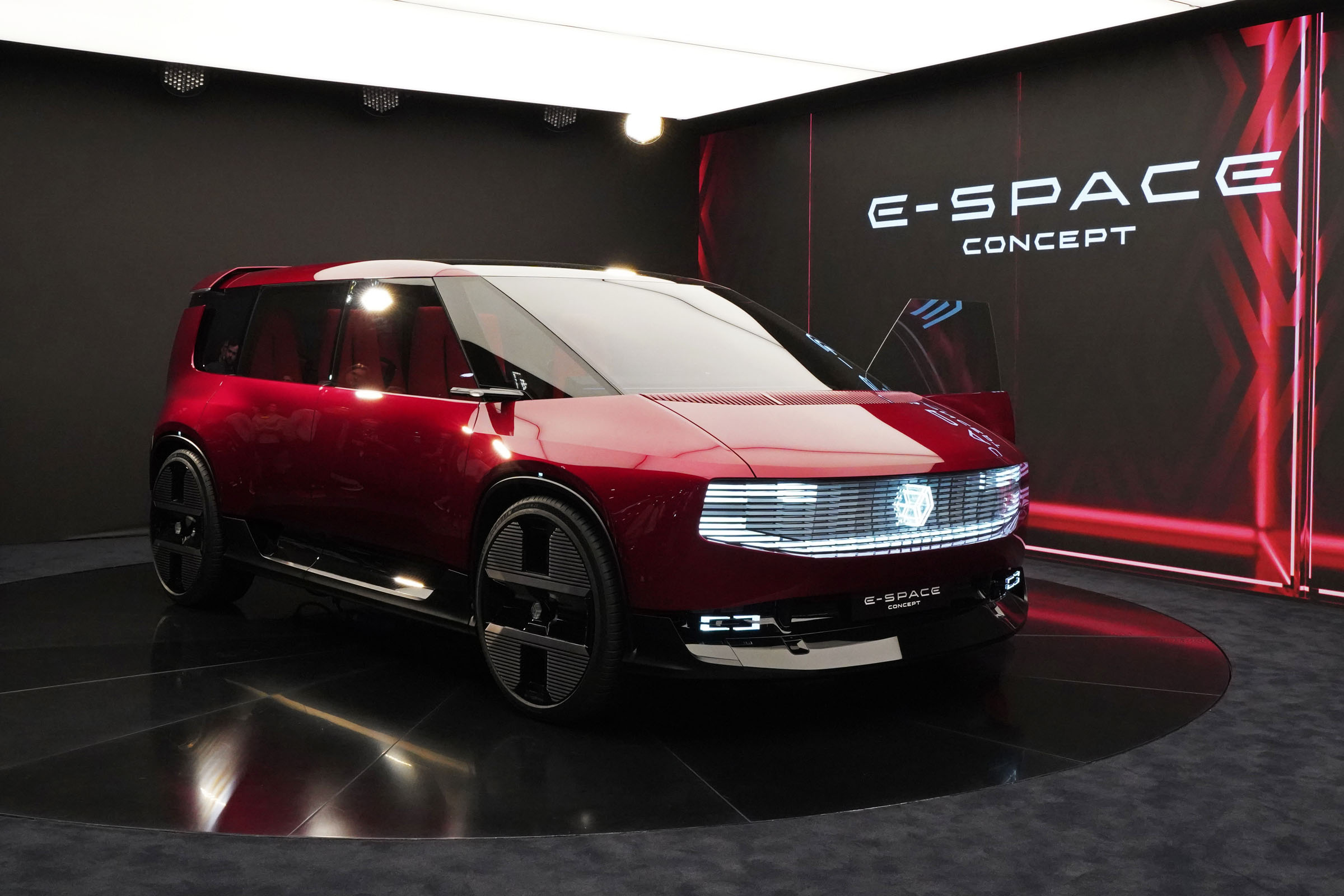 Pariser Autosalon 2026 - Renault E-Space Concept Seitenansicht