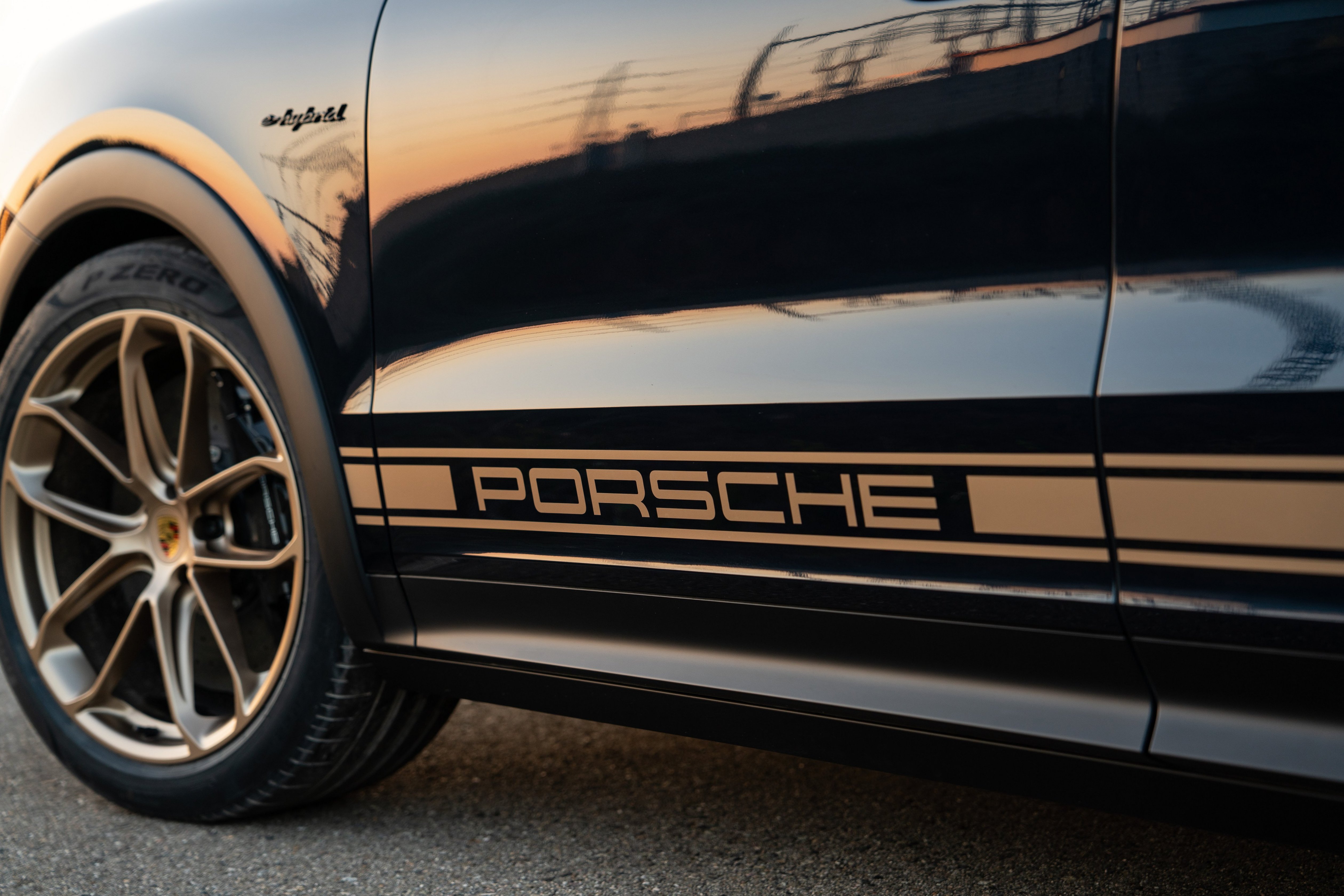 Porsche Cayenne Turbo Hybrid GT Schriftzug Seite
