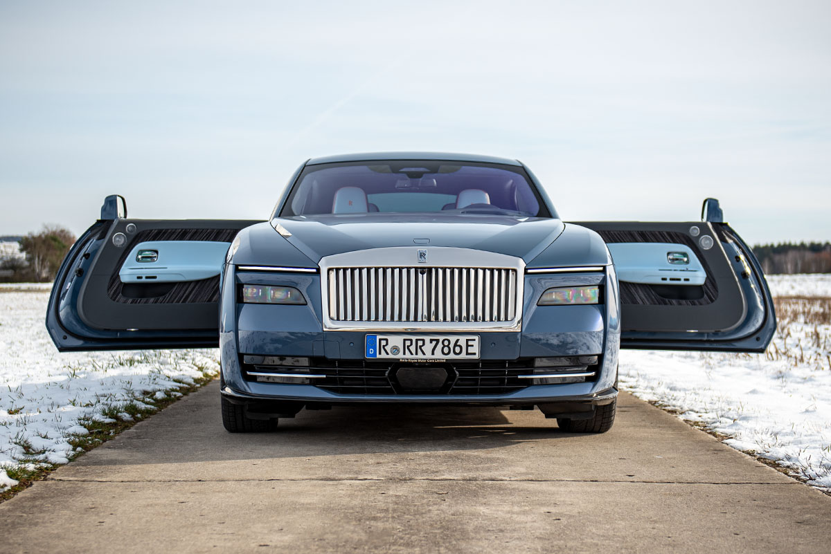 Rolls-Royce Spectre Seite-Heckansicht