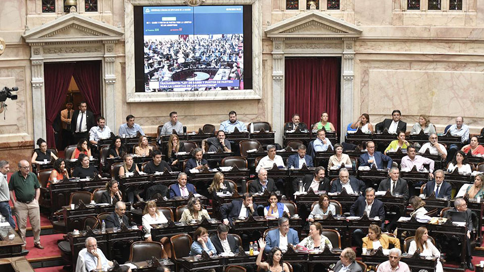 La Batalla por el Financiamiento Universitario: Veto Presidencial Divide al Congreso y Moviliza a Estudiantes