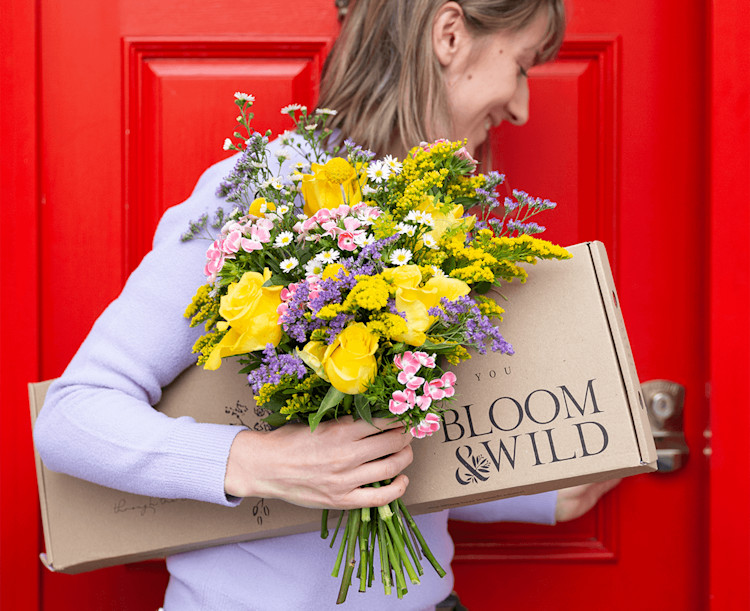 Order Flowers Online Christmas Flowers Uk Bloom And Wild 2021