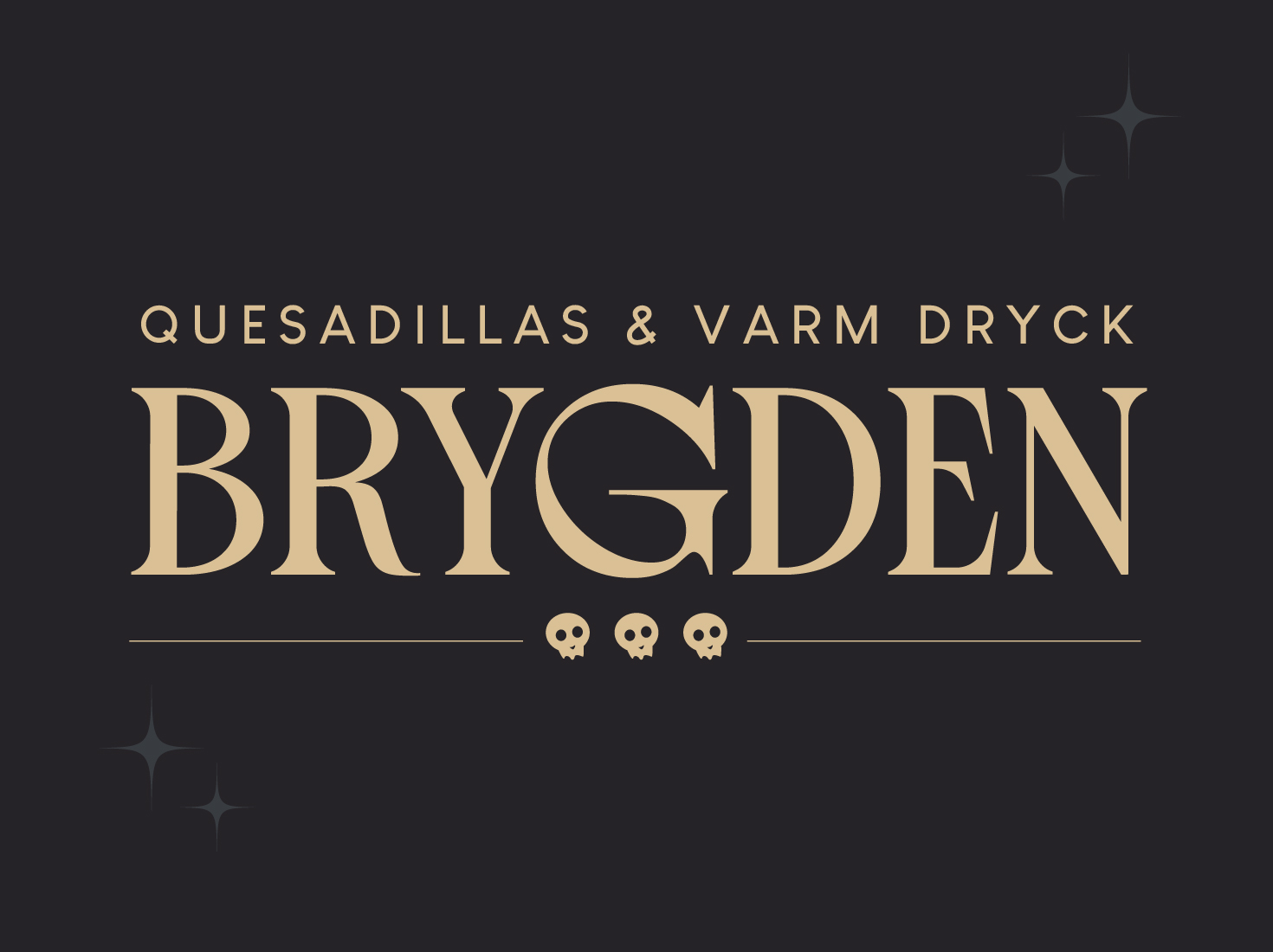 Textgrafik med "Quesadillas & Varm Dryck" ovanför det stora ordet "BRYGÐEN", tre små dödskallar och dekorativa stjärnor på mörk bakgrund.
