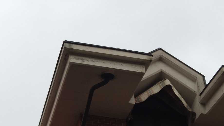 Cornicione danneggiato tetto a falde