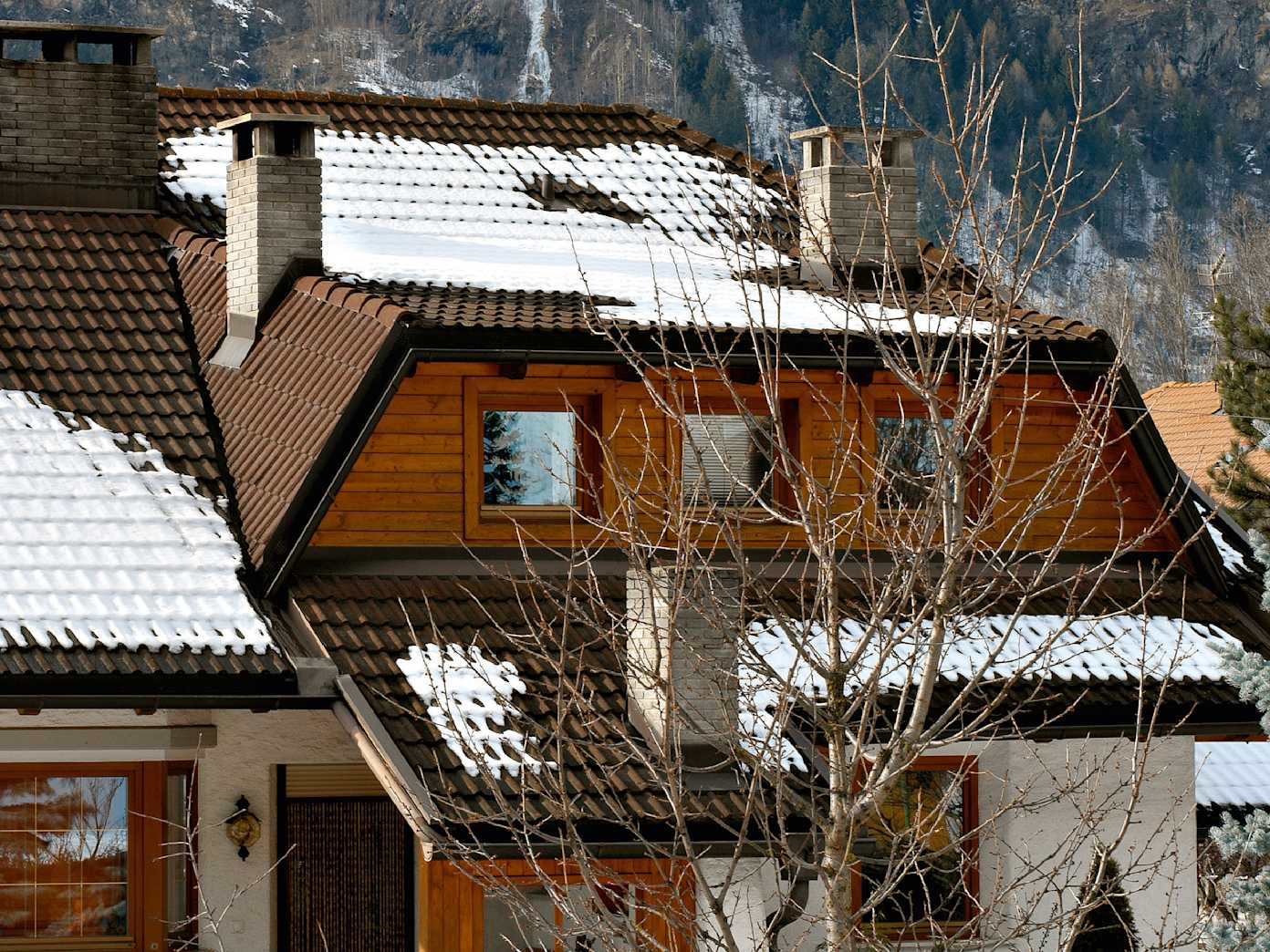 I tetti delle case di montagna tipologie e caratteristiche I tetti delle case di montagna tipologie e caratteristiche