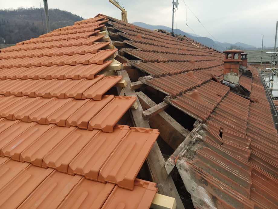 Rifacimento tetto con marsigliesi