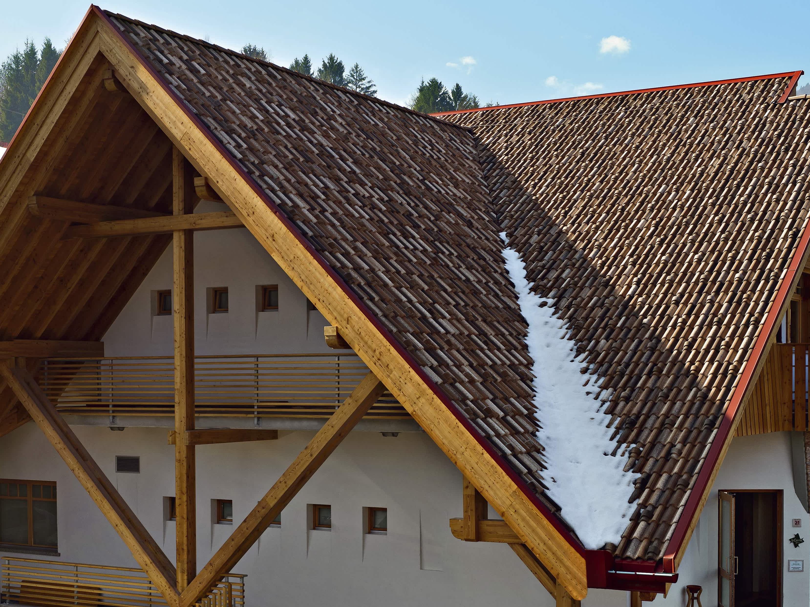 I tetti per le case di montagna soluzioni e materiali per climi estremi I tetti per le case di montagna soluzioni e materiali per climi estremi