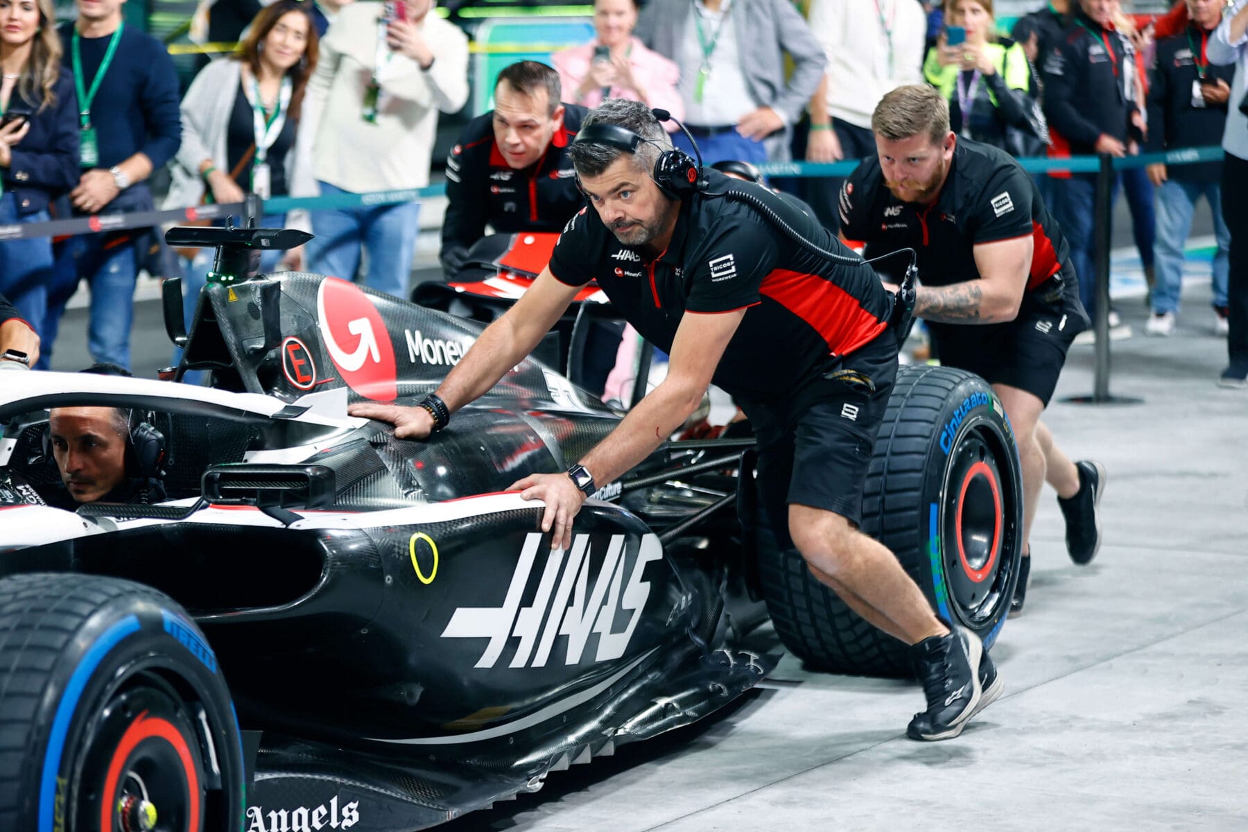 Haas-F1-9-1800x1200-1.jpg