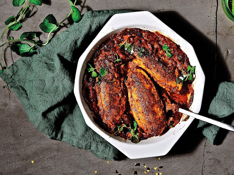 One pot vegetarian fillets with tomato sauce | Quorn
