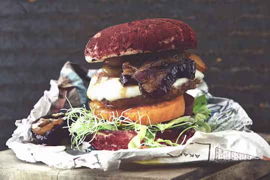 Vegetarisk triple cheese burgare