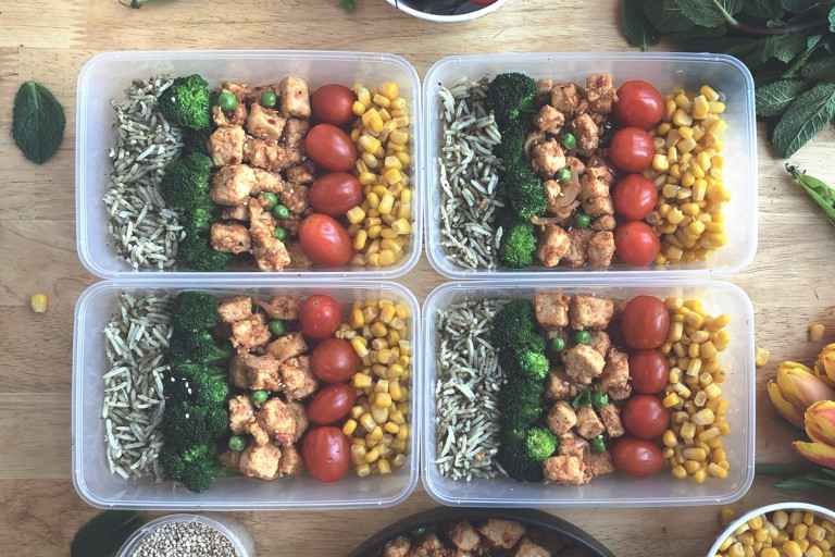Veggie Box with Stir Fry, made with Quorn Pieces, peas, sesame seeds, coriander, onion and tomatoes, served in 4 boxes.