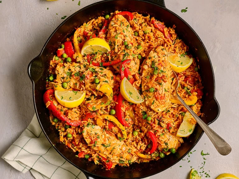 A full pan of Quorn Vegetarian Spanish Chicken and Rice with Quorn Fillets shown and garnished with peppers and lemon slices. 