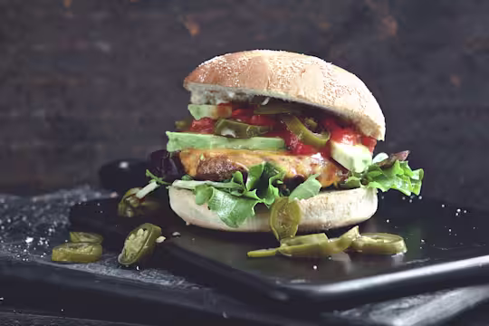 Quorn Burgare med salsa, jalapeños och smältost