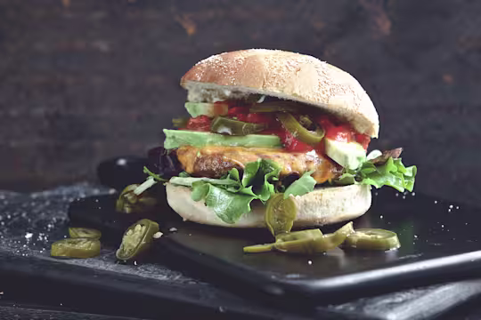Quorn Burgare med salsa, jalapeños och smältost