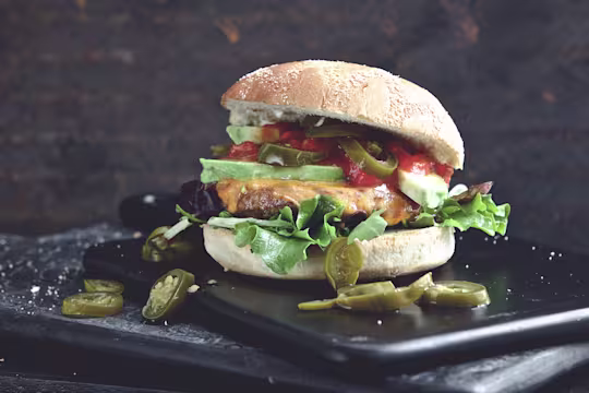 Quorn Burgare med salsa, jalapeños och smältost