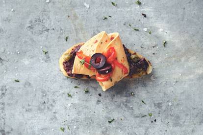 Crostini met Quorn Spinach & Red Pepper Slices