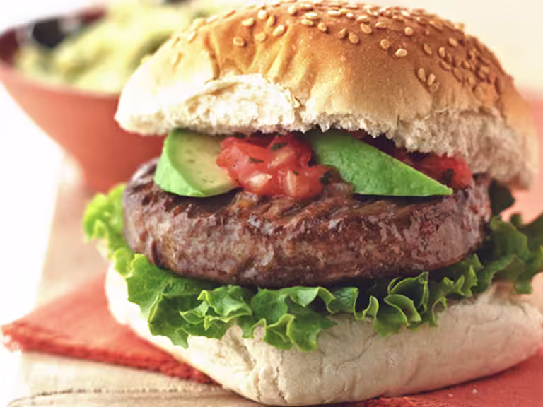 Vegetarisk (lakto ovo) hamburgare med guacamole & salsa - recept