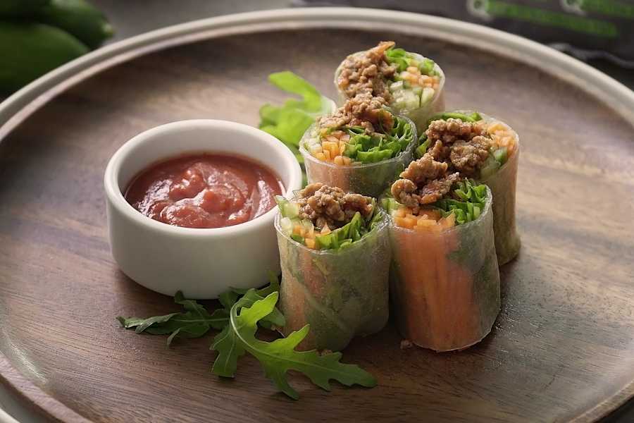 Vietnamese Rice Roll with Quorn Meat Free Mince and Bolognese Sauce Recipe | Quorn SG