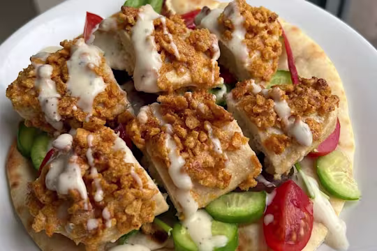 Crisp coated Quorn Fillets served with a Greek style flatbread, cucumber, tomato, lettuce and house style salad dressing.