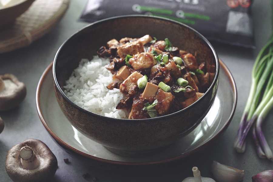Ma Po Tofu with Quorn Meat Free Pieces topped on Steamed Fragrant Rice Recipe | Quorn SG