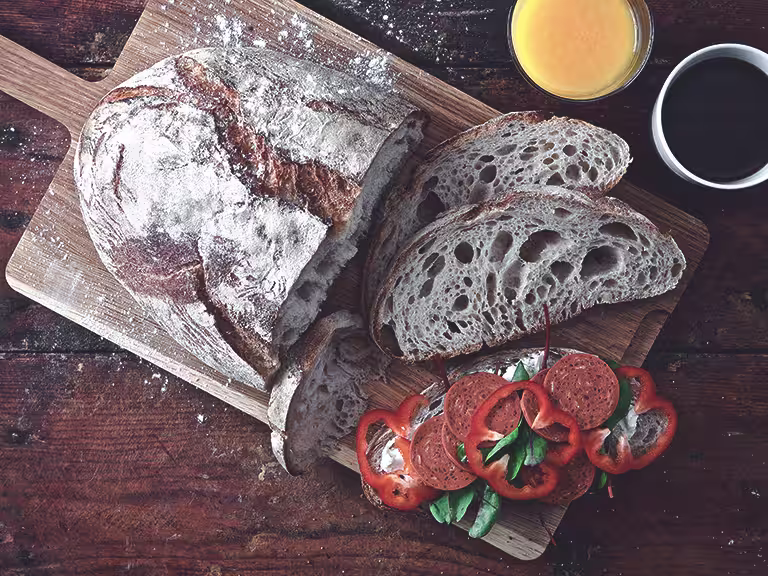 Smakrik levainmacka med vegansk pepperoni