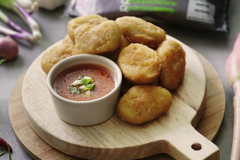 Quorn Meat Free Crispy Nuggets in Chili Crabless Dip