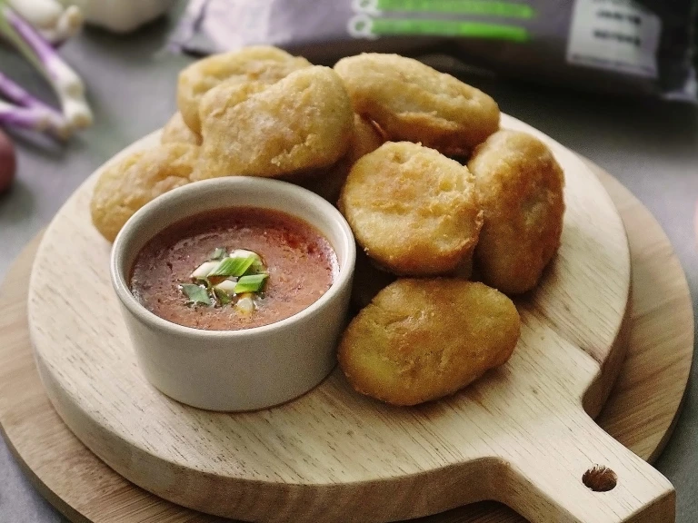 Quorn Meat Free Crispy Nuggets in Chili Crabless Dip